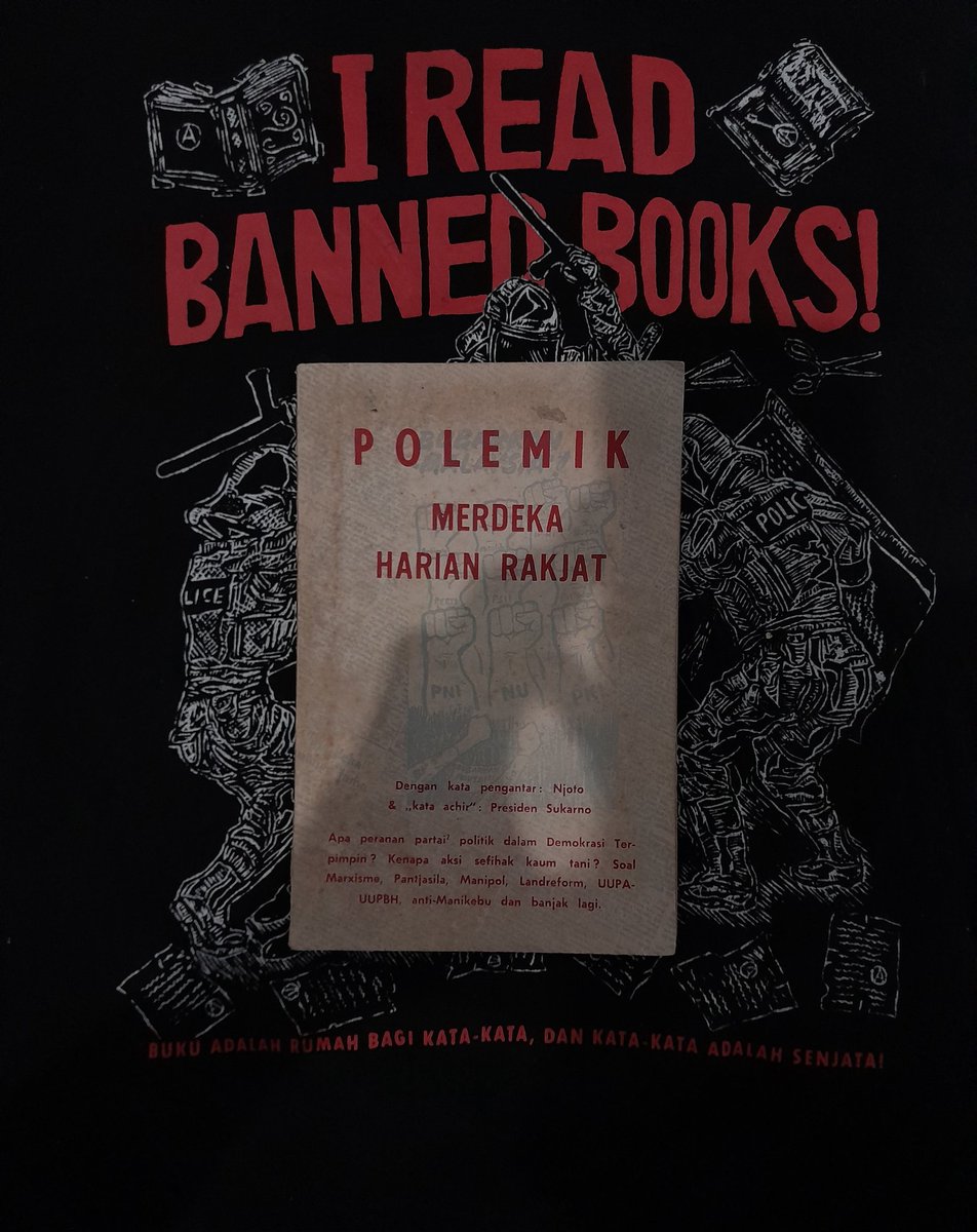DelSatrio's tweet photo. [RARE BOOK]
Karena ada kebutuhan mendesak terpaksa harus ngelepas 3 buku langka koleksi pribadi.
Monggo barangkali berminat 3 buku tsb:
1. Polemik H.R. dan Merdeka
2. Tentang Pemilihan Umum 
3. Polemik Merdeka - Harian Rakjat
Take all 500k. Via shopee nambah 50k nggih. Minat DM https://t.co/jJhjHV4P9b