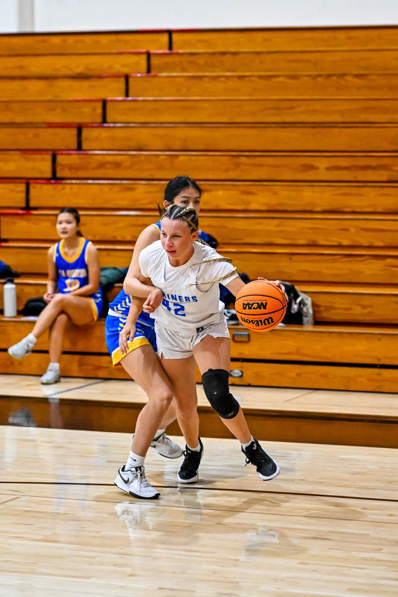ggusdathletics's tweet photo. La Quinta &amp; Pacifica girls basketball opened their season on Monday. La Quinta won 34-12. Visit https://t.co/IfuzuNzWO0 for more 📸 of both teams. #ggusdbasketball #lqhsaztecs #phsmariners https://t.co/JPnksActdq