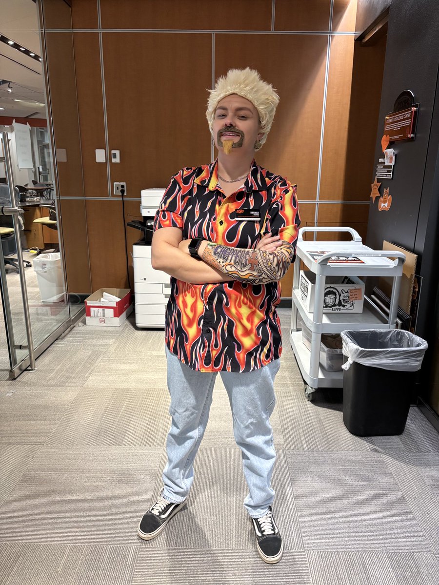 bandannahs's tweet photo. @EliManning @ESPNManningCast show my Halloween costume to Guy pls https://t.co/iOs32ZKxEa