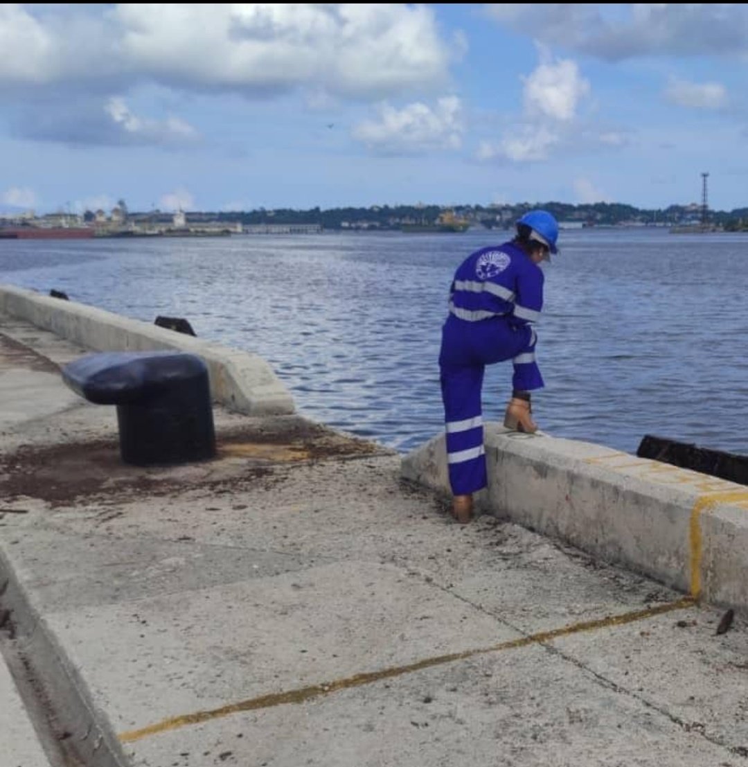 RCBClass's tweet image. La Sociedad Clasificadora realiza el proceso de evaluación técnica en muelle de operaciones portuarias, verificando condiciones estructurales, sistemas de protección y cumplimiento de normativas vigentes.