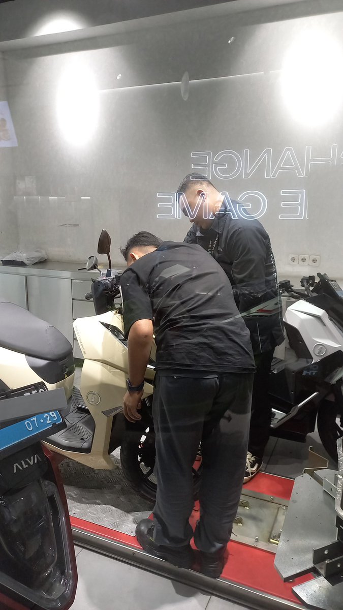 Bengkel masa depan tuh no olie olie ademmmm...😃😃