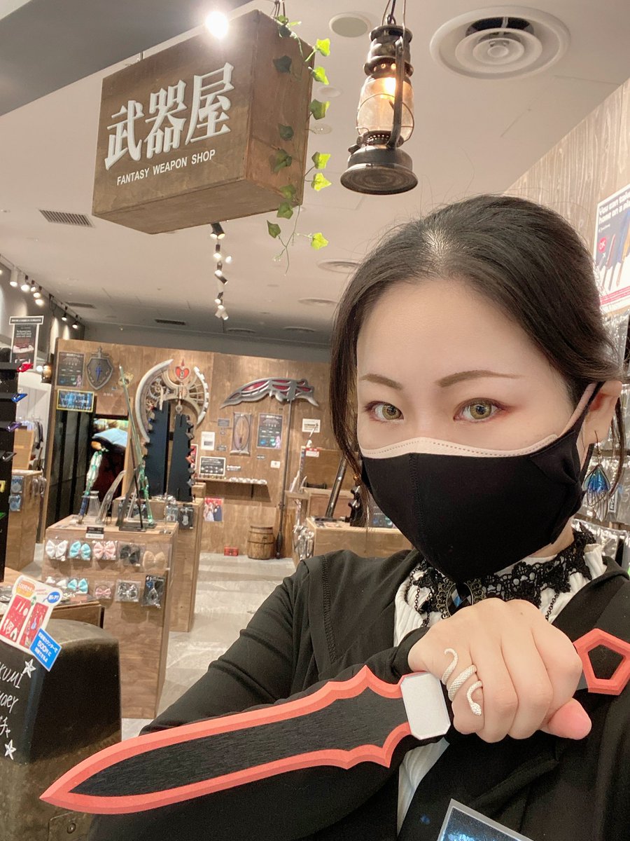mkarenn's tweet image. おはようございます☀
本日も11時よりKITTE大阪3階の #武器屋 OPENしております🙌
1週間ぶりの出勤…在庫の復活はもちろん、新商品が増えてて目新しいものがたくさん✨✨✨日々進化する武器屋で冒険者の皆さまをお待ちしております💪✨
大きな⚔️武器屋⚔️の看板が目印です✨