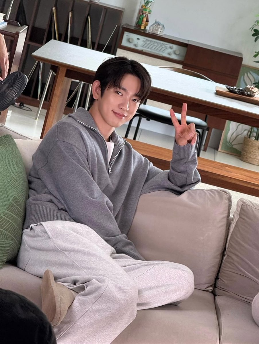 JYP_Thaifans's tweet photo. คุณพระเอกมาให้กำลังใจแล้วทุกคนลุยคร่า 🔥✌️💪
รางวัลBlue Dragon Film Award
ไปโหวตกันจ้า 👇👇
✅️Rookie Male Actor Award
นักแสดงหน้าใหม่(ชาย)
✅️Popularity Star Award 
นักแสดงยอดนิยม(ชาย)
🌹🌹🌹🌹🌹🌹🌹🌹
#Jinyoung #박진영 https://t.co/yBbDppOLoh