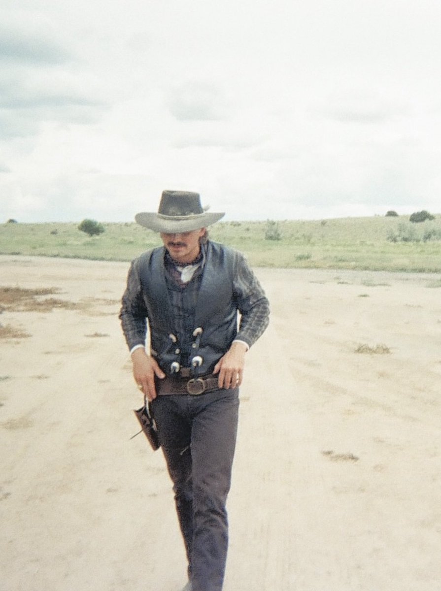 AnObservantEgo's tweet image. ⠀

⠀ ⠀ ⠀ ⠀      Rollin’ through town.