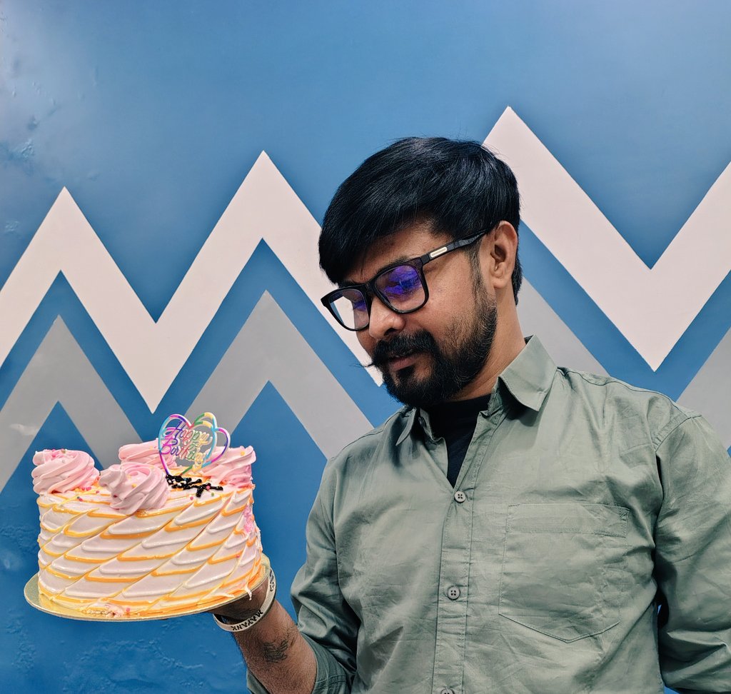 Mayankdutt7610's tweet photo. मेरा जन्मदिन खास बनाने के लिए धन्यवाद, मैं बहुत खुशकिस्मत हूँ कि मुझे ऐसे प्यारे दोस्त और परिवार मिले जिन्होंने मुझे इतने प्यार से जन्मदिन की शुभकामनाएँ दीं,तहे दिल से शुक्रिय🎁
@Mtbr3829 https://t.co/E6Jnhwu6UE