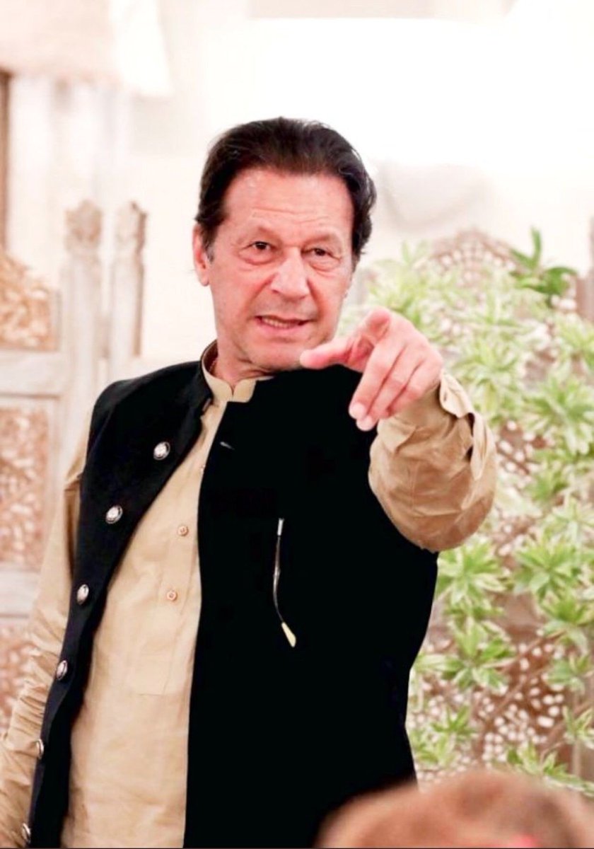 میرے ساتھ چلنے کی شرط پر
کئی لوگ چل تو پڑے مگر
کوئی راستے میں بدل گیا
کوئی راستہ ہی بدل گیا
#loveimrankhan