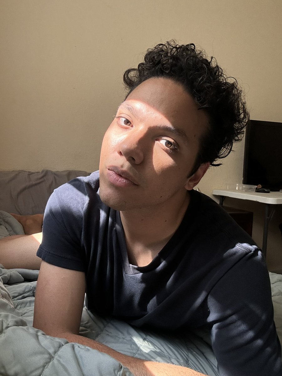 I bend over do my lil’ stretch 
Aint a jellyfish but im the catch
Feel like tha fish so I’m pumpin’ my chest 🐟