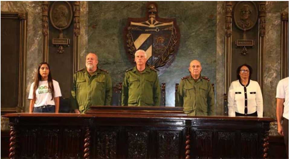 <a href="/DiazCanelB/">Miguel Díaz-Canel Bermúdez</a> <a href="/naimatrujillob/">Naima Ariatne Trujillo Barreto</a> <a href="/DeivyPrezMartn1/">Deivy Pérez Martín</a> <a href="/AlexisLorente74/">Alexis Lorente Jiménez</a> ✍🏻 Lo que es noticia a esta hora en la página web de Radio Sancti Spíritus: Perdura en universitarios cubanos legado de Fidel Castro.
#100AñosConFidel 🇨🇺 radiosanctispiritus.cu/es/perdura-en-…