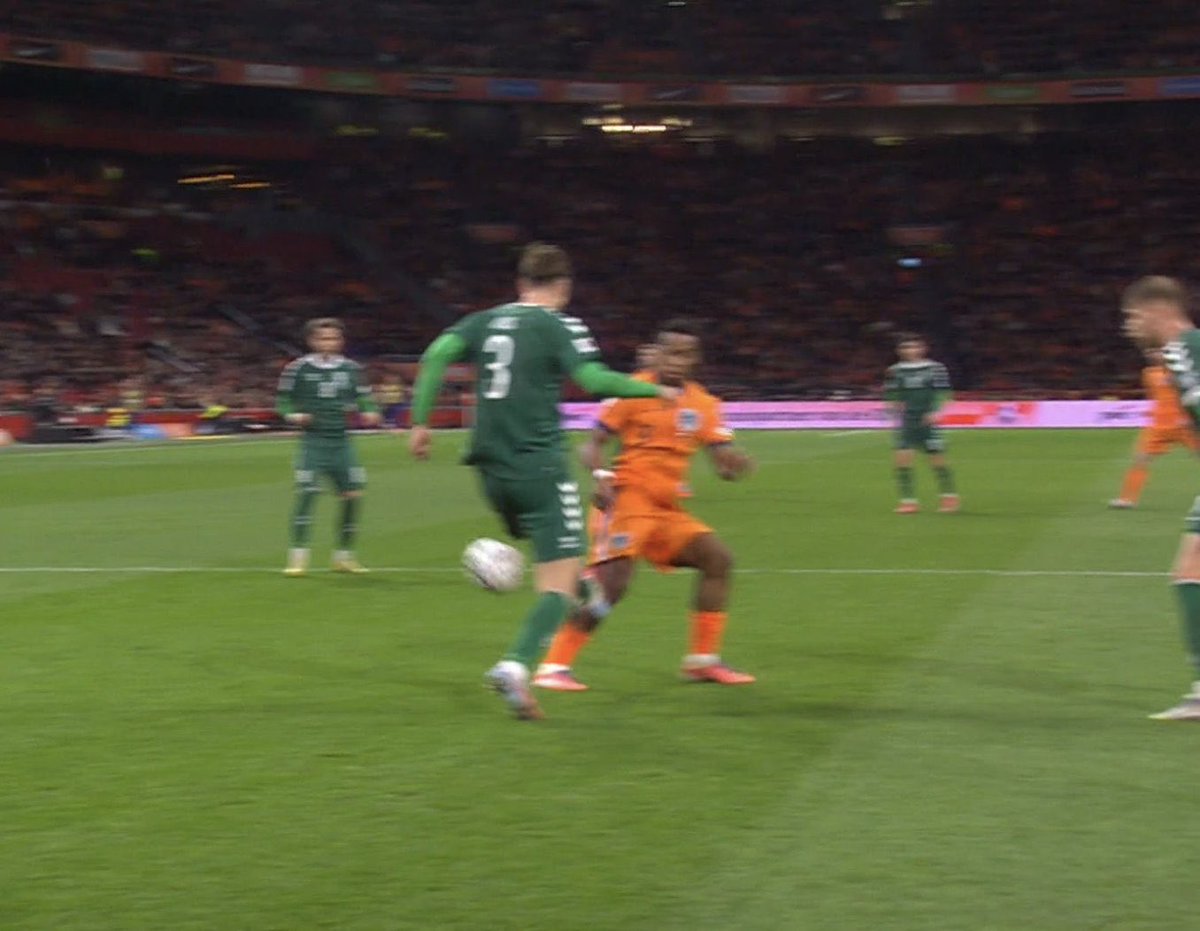 AFC_Capital's tweet image. 🚨 تعرض جوريين تيمبر ليلة الأمس إلى ضربة قوية اعلى الساق منتصف الركبة خلال مواجهة ليتوانيا — تم استبدال اللاعب بالدقيقة 64 من المباراة 

— لا وجود تحديثات حول مدى خطورة الاصابة