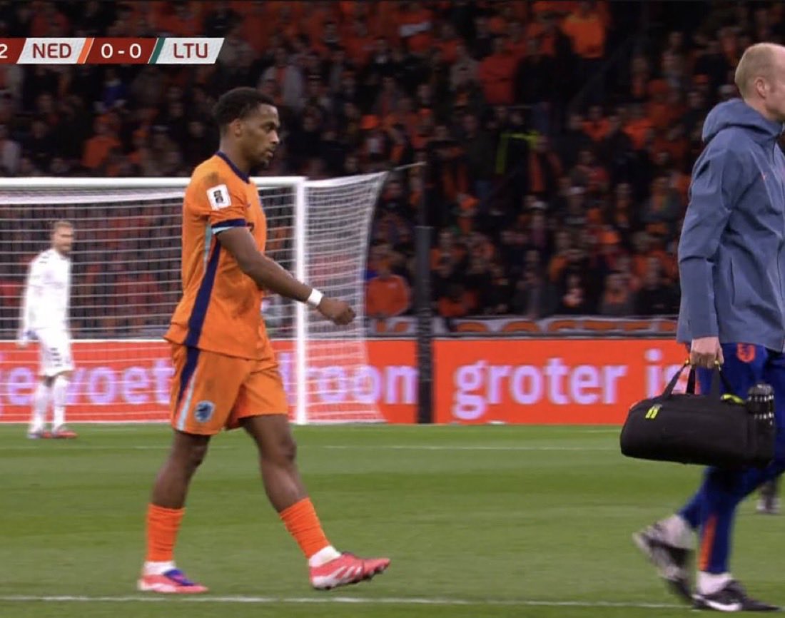 AFC_Capital's tweet image. 🚨 تعرض جوريين تيمبر ليلة الأمس إلى ضربة قوية اعلى الساق منتصف الركبة خلال مواجهة ليتوانيا — تم استبدال اللاعب بالدقيقة 64 من المباراة 

— لا وجود تحديثات حول مدى خطورة الاصابة