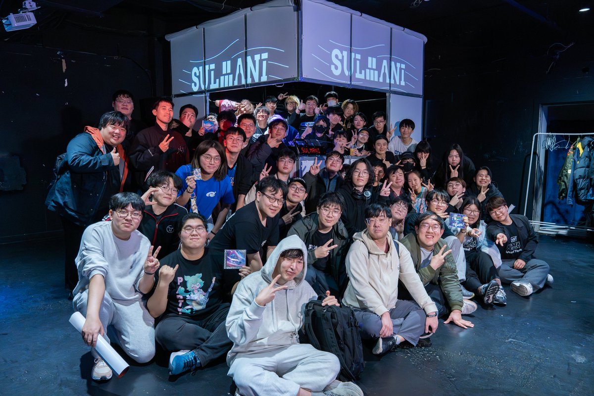 SULMANI_'s tweet image. #SULMANI 2025
Fin.

시일이 늦었습니다만 단체사진을 업로드합니다! 주말 심야임에도 #술마니 를 찾아주셔서 진심으로 감사드립니다. 부족한 면이 여럿 있었습니다만 미흡한 점은 보강하고 고유한 특색은 살려 더 좋은 행사 만들어 가겠습니다.
다시금 감사드리며 또다시 만나뵙기를 희망합니다!
