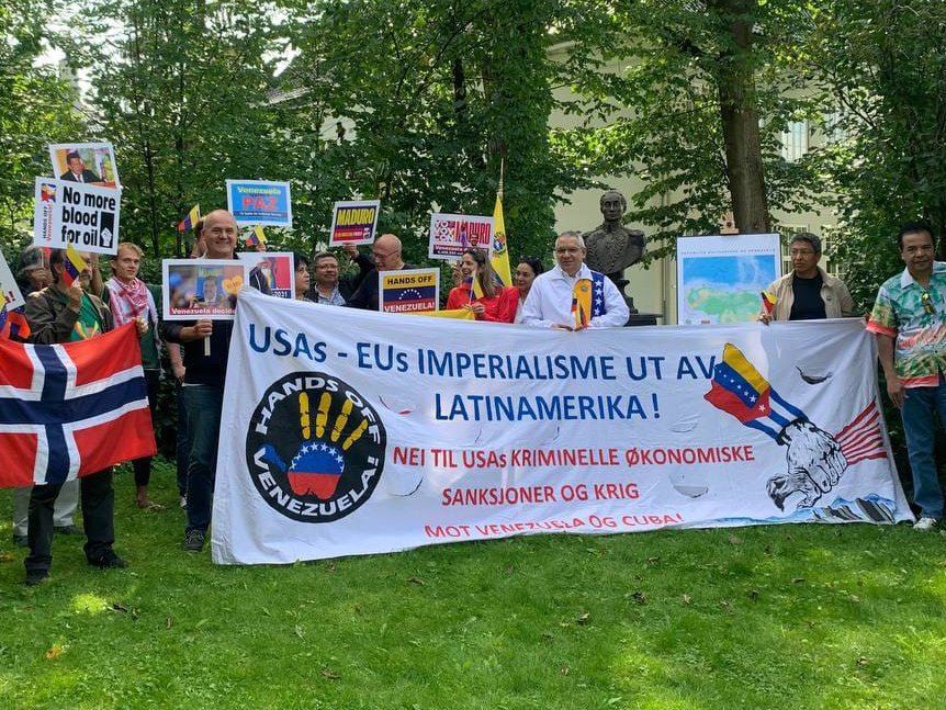 ramongordils's tweet image. Since 2012, Bolivarians in Norway have actively promoted a Plaza Bolívar in Oslo, offering to donate a bronze bust of El Libertador, held in custody in the gardens of the Venezuelan embassy, which, after its closure, was returned to its legatees, who will continue their efforts.