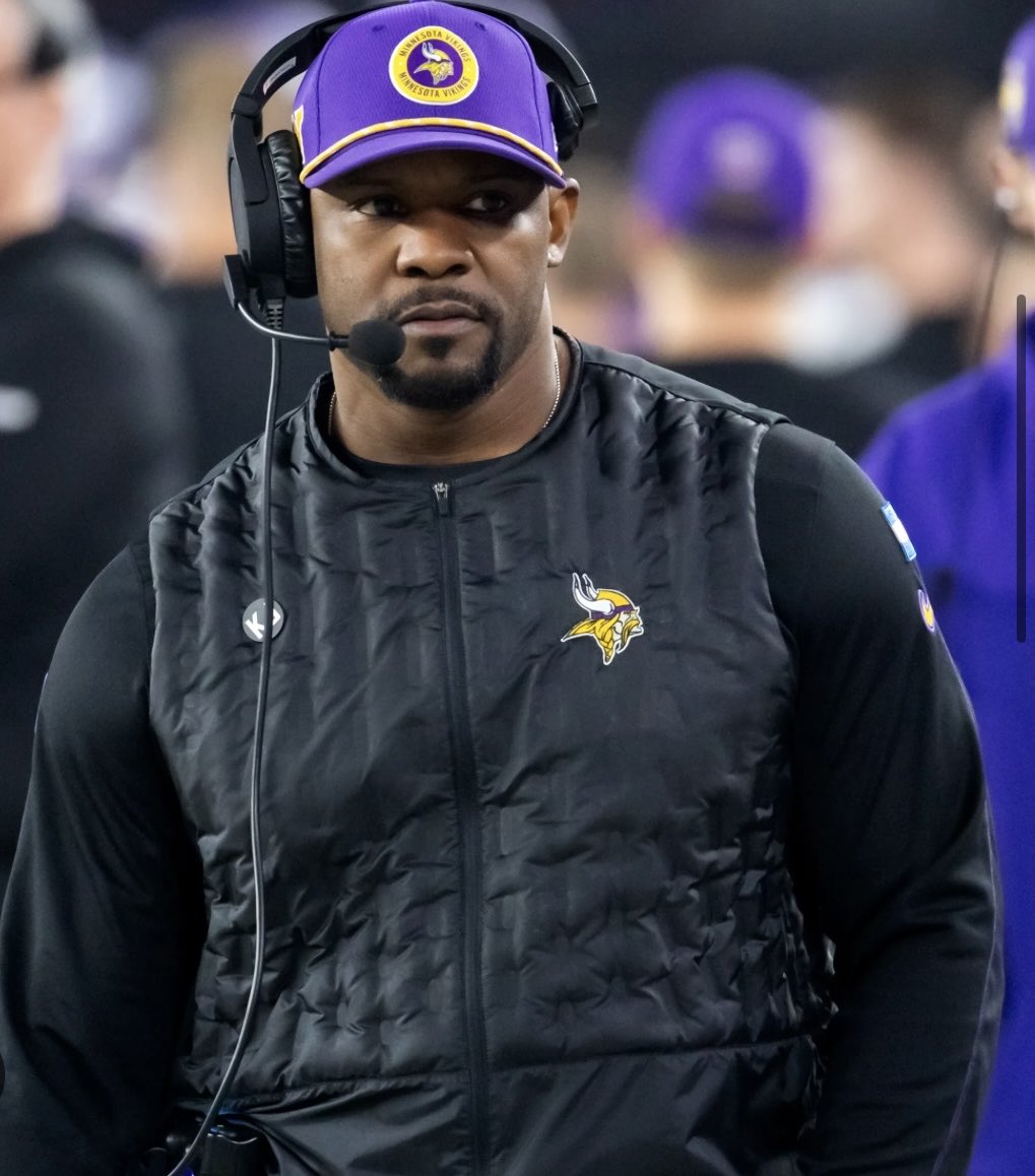 gwilly1158's tweet photo. If Zac Taylor is gone after this year, Coach Flores is a no brainer. He has AFC NORTH Mentality. https://t.co/rc2TMcHG4Q