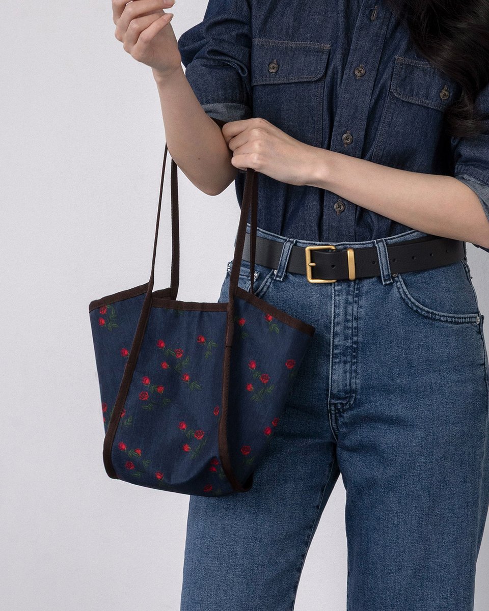 Highloop_JP's tweet photo. 2025 F/W COLLECTION
『HIGHLOOP Shopper Bag Small』

【ROSE】

ハイループの新パターン「ローズ」。
こんなに魅力的なローズパターンなんて🥰✨💕 https://t.co/4R8WfGCuGP