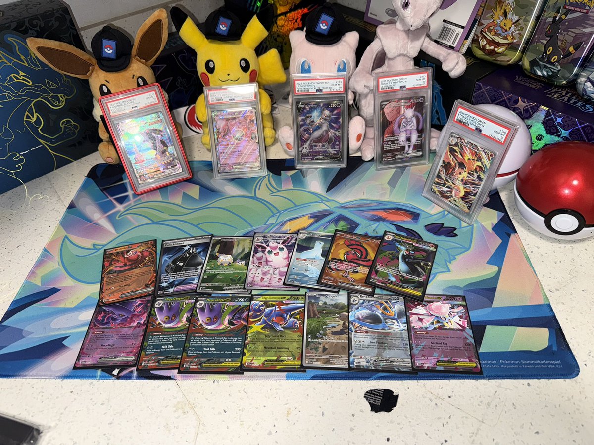 MoshiMikey's tweet photo. 2 Booster Boxes 
3 ETB’s 
3Booster Bundles 
10 Single sleeves 
1 UPC 

Over 130+ Packs Ripped 

Over $1,000 spent chasing. 
Still no Charizard SIR 😞 https://t.co/gz77vfMjhL