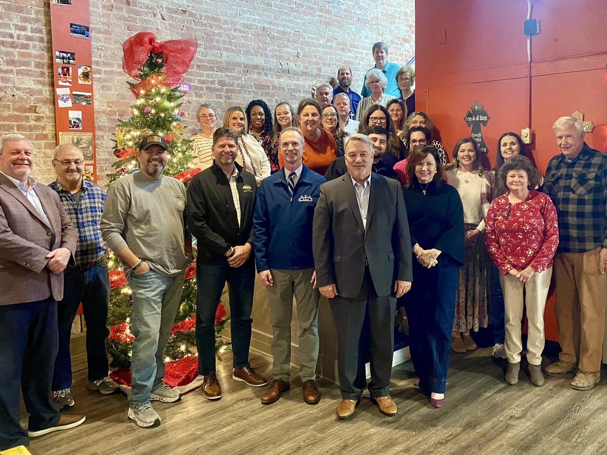 RepLedbetter's tweet image. I enjoyed visiting with some of DeKalb County’s teachers this evening. These men and women truly give our students their all, and our community is blessed to have them.