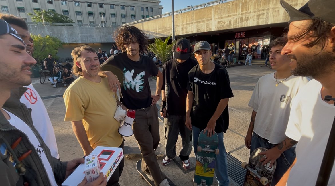 gnars_dao's tweet photo. At some point the spot stopped being real life and became a physics exploit showcase. Gnarly doesn’t even cover it.

@humpty0x @willyogo @sk8ordao @r4topunk https://t.co/oGeEHom3YA