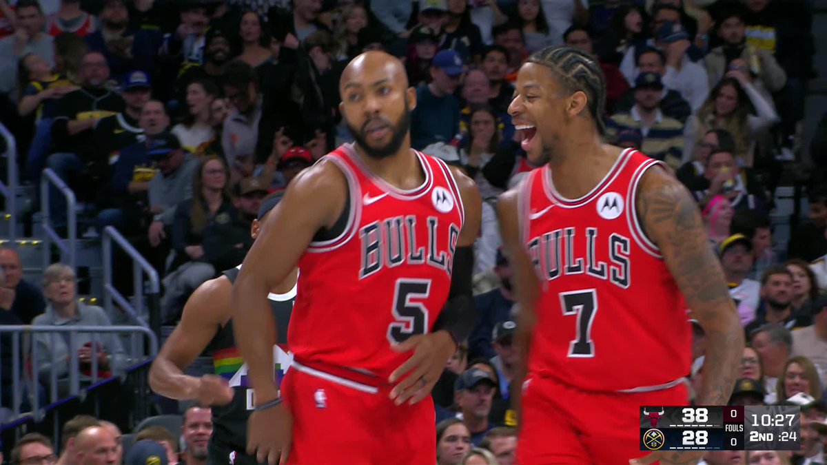 Jevon Carter has three triples in the first half!

@nextlevel_03 | @CHSN__ 