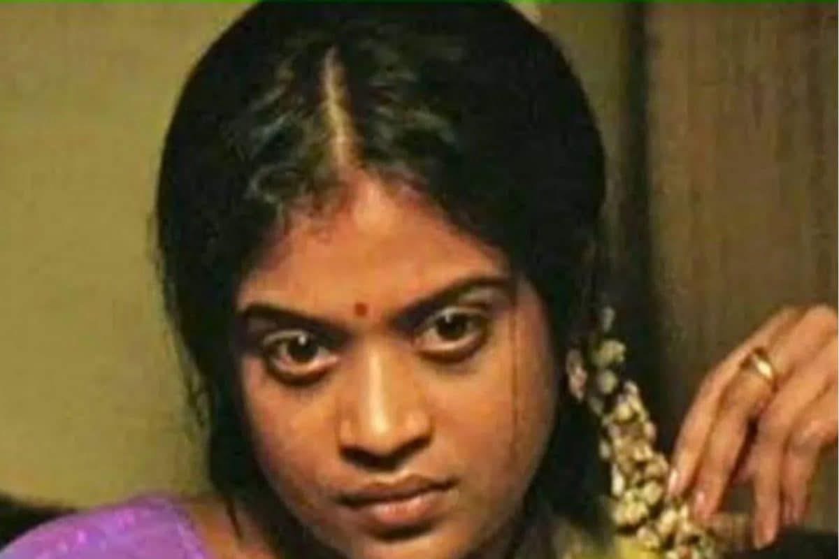 kaippulla123's tweet image. மிக மிக ஆபத்தானவர்கள் &quot;குழப்பமான பெண்கள்&quot;.

குழப்பத்தை விரும்பும் பெண் இறுதியில் அனைத்தையும் அழித்துவிடுவாள்.
இவள்...
கணிக்க முடியாதவள்.
உணர்ச்சிவசப்பட்டவள்.
உங்களை யூகிக்க வைப்பவள்.
அது இருவருக்குள் இருக்கும் வேதியியல் என்று உங்களை நீங்களே நம்ப வைப்பீர்கள். அப்படிதான் உங்களை…