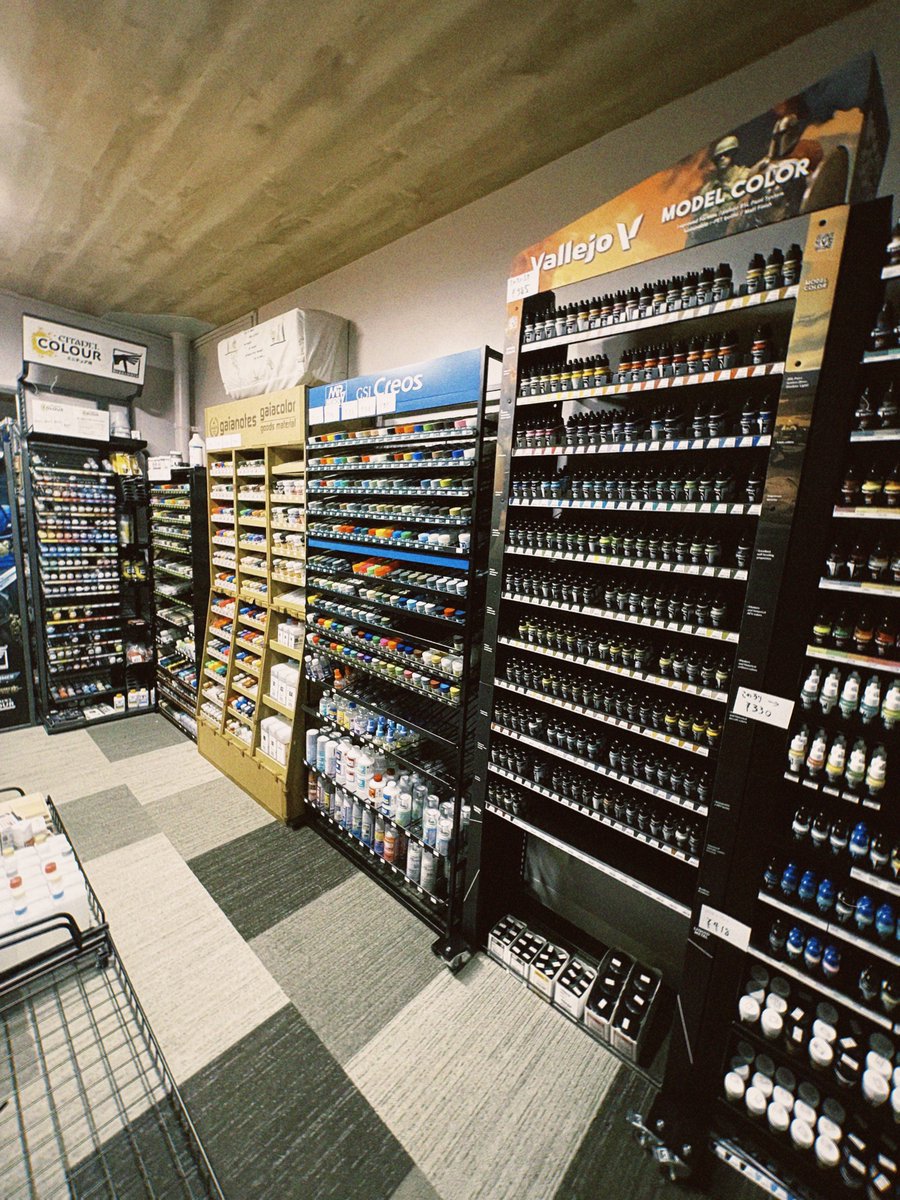 atelier_kosaka's tweet image. 移転オープンされたオキモケイさん(@okimokei)にコサカダイキ個展のDMを置かせて頂きました

最近はプラモを触れていませんが、また触るようになったら家から徒歩圏内になったのでめちゃくちゃ有難いです

また足繁く通わせていただきます🙇‍♂️