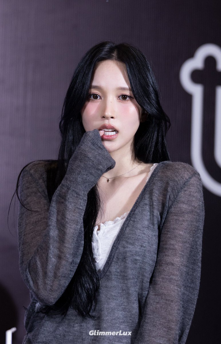 twiceakgay's tweet image. demonic woman...