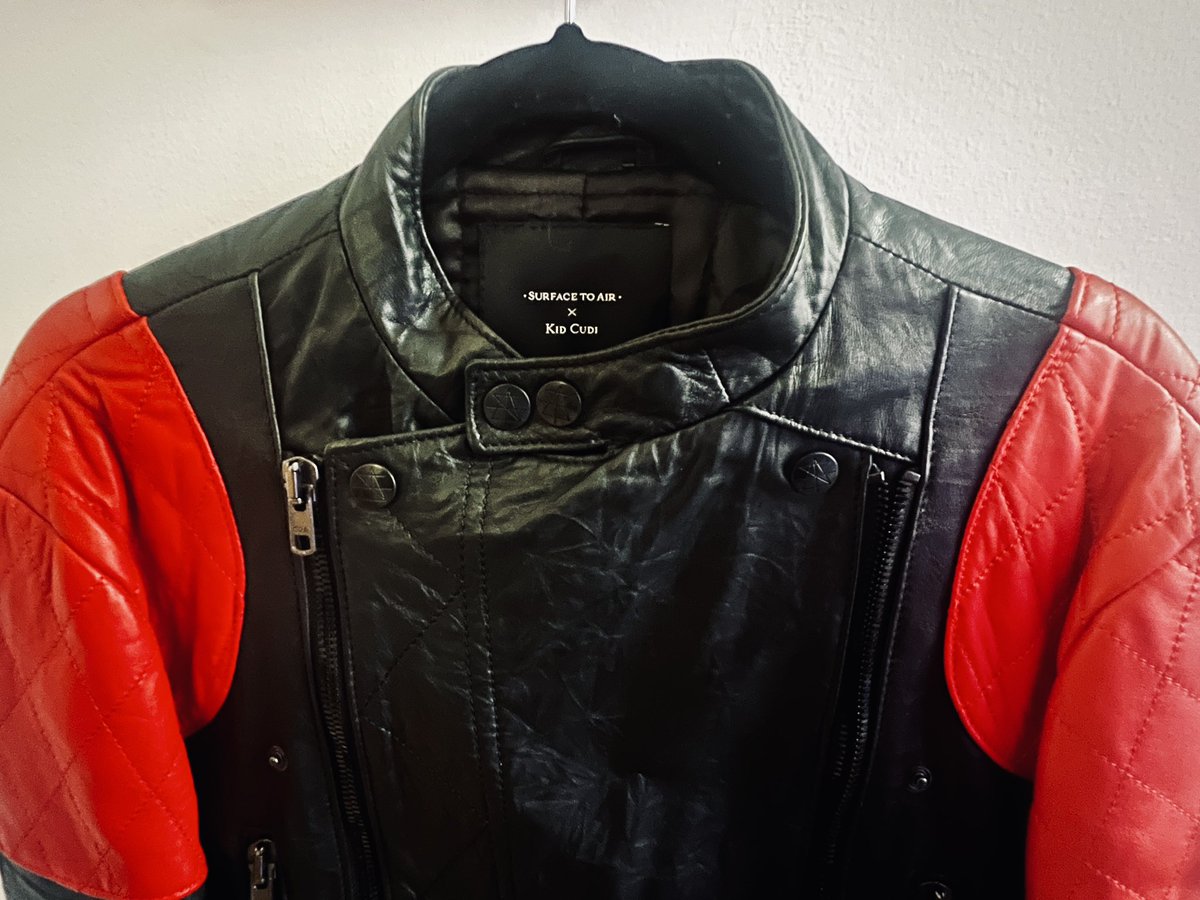 FlyBottleEscape's tweet image. 🙌🏼 finally chased down a 15-year grail for me: 

@KiDCuDi x @SurfacetoAir collab jacket ✨ 

**humming** hmmmmmm yeah hmmmmhMHmmmm