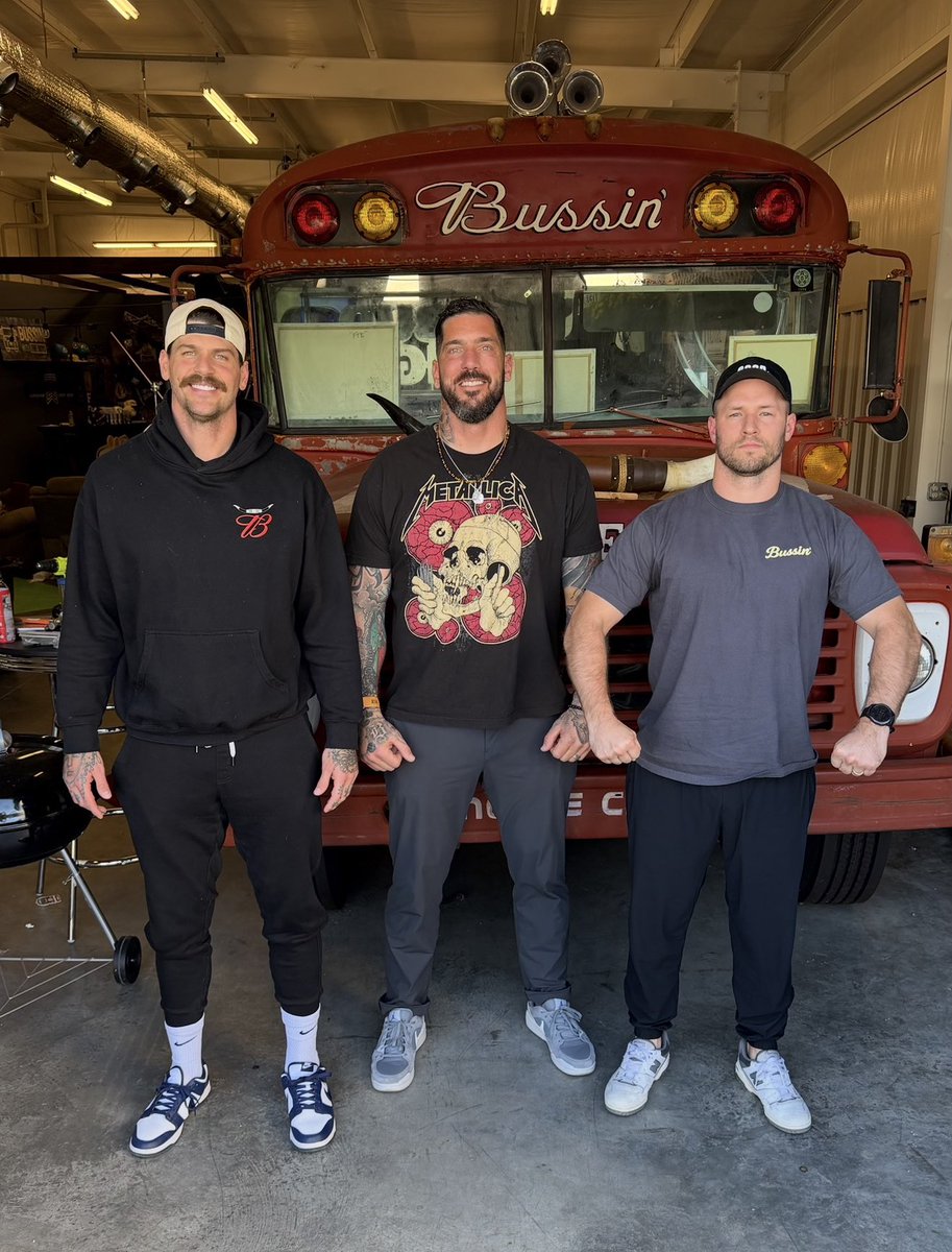 Tomorrow we’ve got an awesome conversation with Robert Gallery how one psychedelic completely changed everything for him

OUT @ 6AM ON ALL PLATFORMS ⬇️ 
linktr.ee/bussinwtb