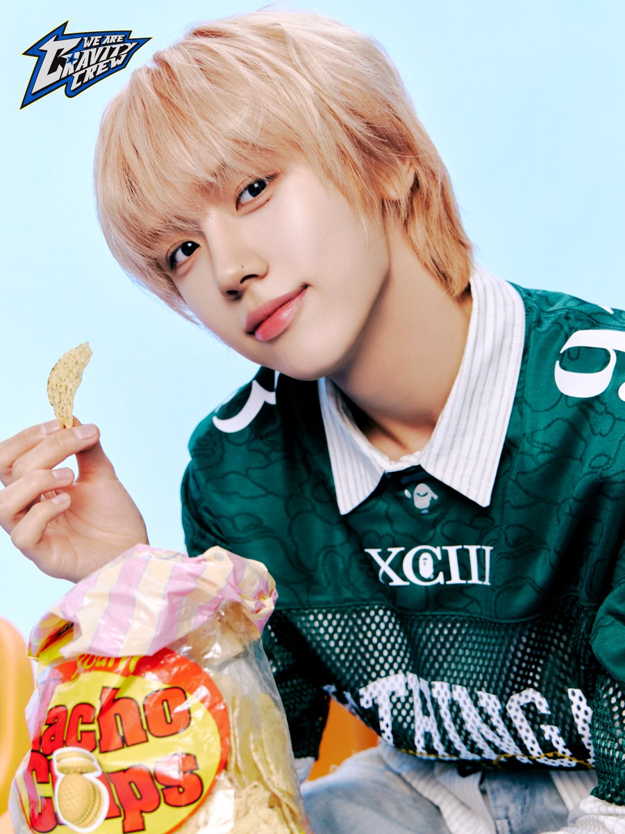 [📢]
CRAVITY 2026 SEASON’S GREETINGS
<WE ARE CRAVITY CREW>
⠀
CONCEPT PHOTO
⠀
⚽️ 예약판매 일정 : 2025. 11. 19 11AM (KST) ~
⠀
#CRAVITY #크래비티
#형준 #HYEONGJUN
#태영 #TAEYOUNG
#성민 #SEONGMIN