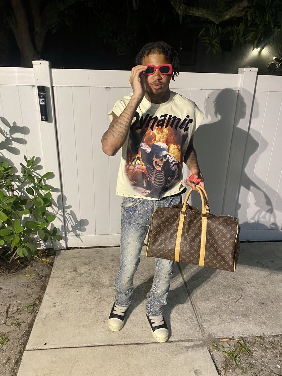 Flash2L's tweet photo. Thinking we in the same category he still ain’t showed nun 🌪️ https://t.co/KeutgCJseA
