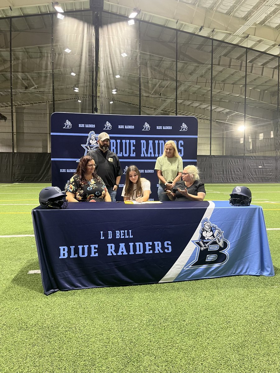What an exciting afternoon for our Blue Raiders Alina, Presley, Tara and their families. We’re proud of you, and excited to get this season going soon! Team32