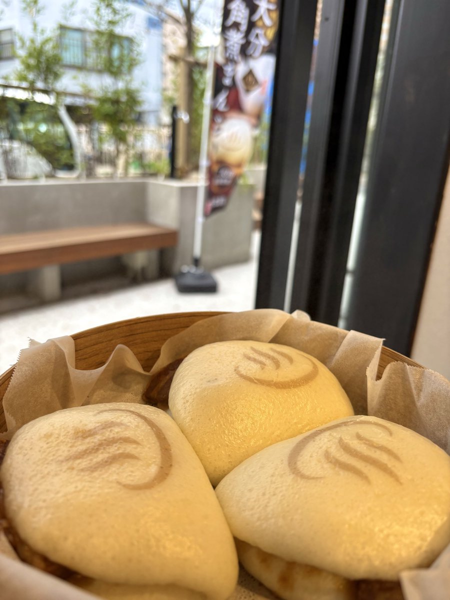 【冷凍でもお持ち帰り🉑】

本日は #べっぷ駅市場 のみでOPEN❗️

楠木町本店はお休みです🙇‍♀️

大人気🎉

#大分角煮まんじゅう は
冷凍でのお持ち帰りも可能です♨️ 

皆さまお待ちしております☺️

#onsendolce #大分角煮まんじゅう
#別府 #別府ジェラート #大分県
#岩崎本舗 #ジェラート