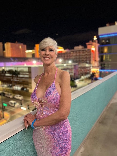 Most women get 100s of DMs begging for collabs.
If you want to stand out and actually be taken seriously, treat it like you’re applying for a job:
• Quick intro + who you are
• Your numbers &amp; niche
• What makes you different from the other 500 guys sliding in
• Clear value