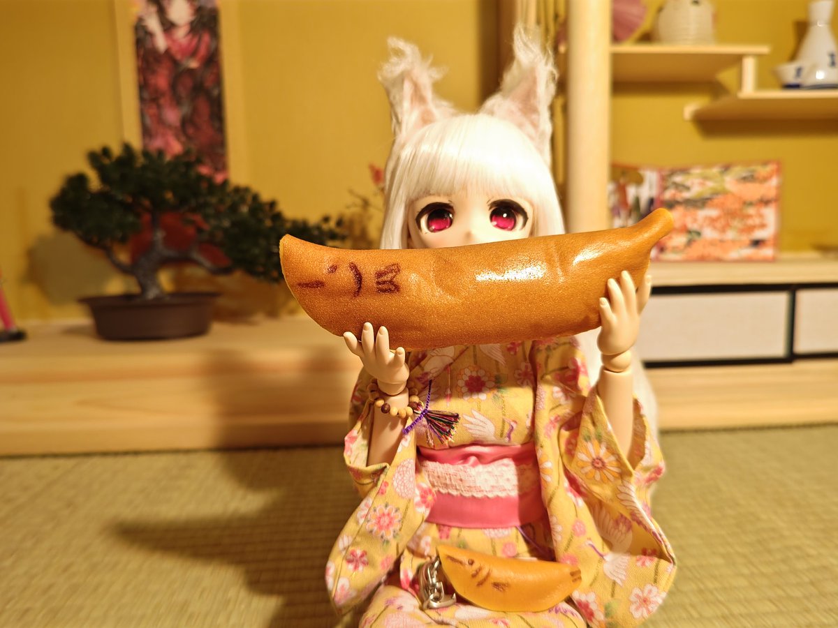 お昼休みに一枚だけドールの写真をはろう