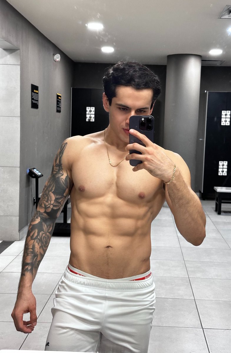 gio_mcra's tweet photo. RT si quieres más contenido aquí 😌🔥 https://t.co/UAUQFe0osT