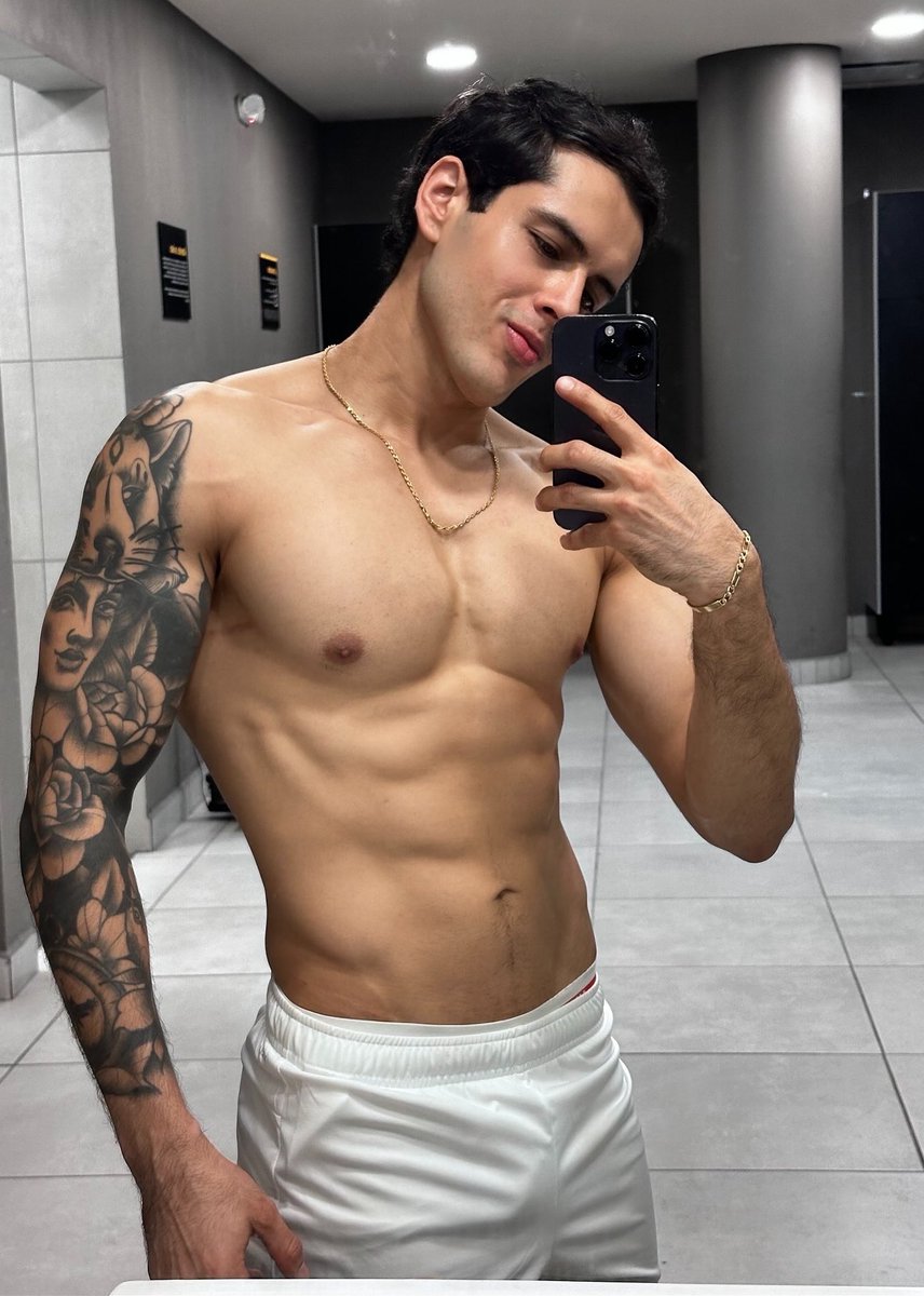 gio_mcra's tweet photo. RT si quieres más contenido aquí 😌🔥 https://t.co/UAUQFe0osT