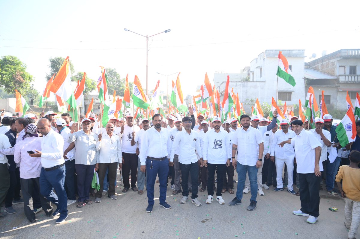 brijeshpatelch's tweet image. સરદાર વલ્લભભાઈ પટેલ સાહેબની ૧૫૦મી જન્મજયંતિની ઉજવણીના ભાગરૂપે ચાણસ્મા વિધાનસભા ની  “સરદાર @૧૫૦ યુનિટી માર્ચ”.

એકતા, અખંડિતતા અને સમાજના સર્વાંગી વિકાસના સંકલ્પ સાથે ની યુનિટી@૧૫૦ પદયાત્રા.

#Sardar150 #UnityMarch