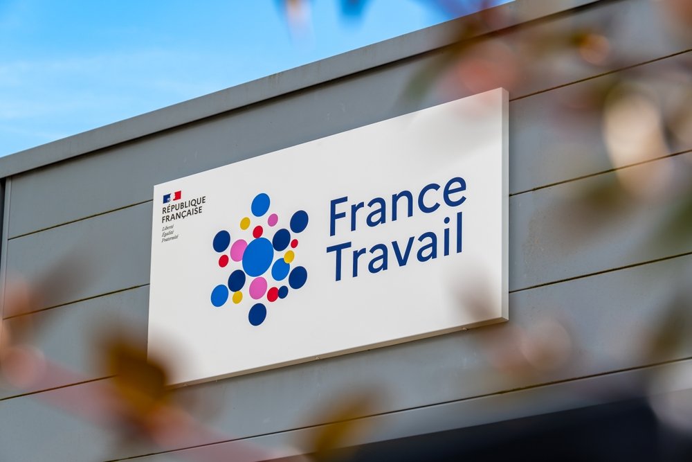 L_ThinkTank's tweet image. [ 🇫🇷 FRANCE ]

🔸️ Pour lutter contre la fraude aux allocations chômage, le Sénat autorise France Travail à accéder aux données personnelles des allocataires, y compris les relevés d’appels téléphoniques et les fichiers des compagnies aériennes, afin de vérifier leur résidence…