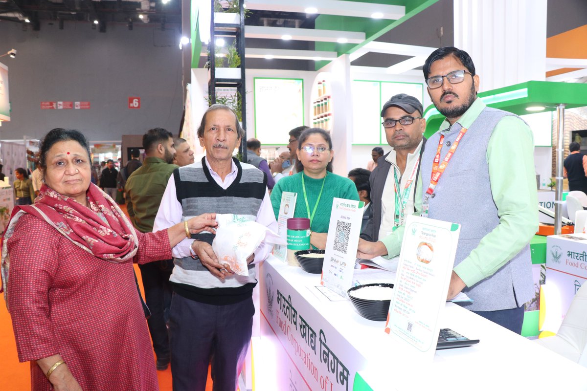 FCI_Delhi's tweet image. Here are a few snapshots from the #FCI_Stall at #IITF2025, Bharat Mandapam!! 📸✨

Visitors engaged with our displays, appreciated our transparency efforts, and showed strong interest in OMSS–Small/Bulk Trade.
Proud to serve the Nation’s Food Security Mission. 🇮🇳🌾🌿
#FCI 
#OMSS