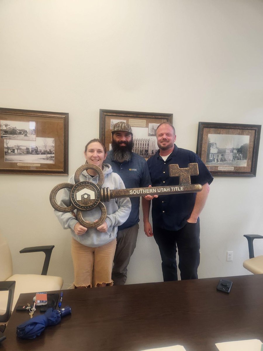 MovingUtahcom's tweet photo. Let's celebrate with Blaine &amp; Nikki! This couple outgrew their townhome and reached out to get help with selling their home.

Call Scott Buehler at Moving Utah, 435.357.4345 to #sellmysouthernutahhome https://t.co/1BlCrrxaYH