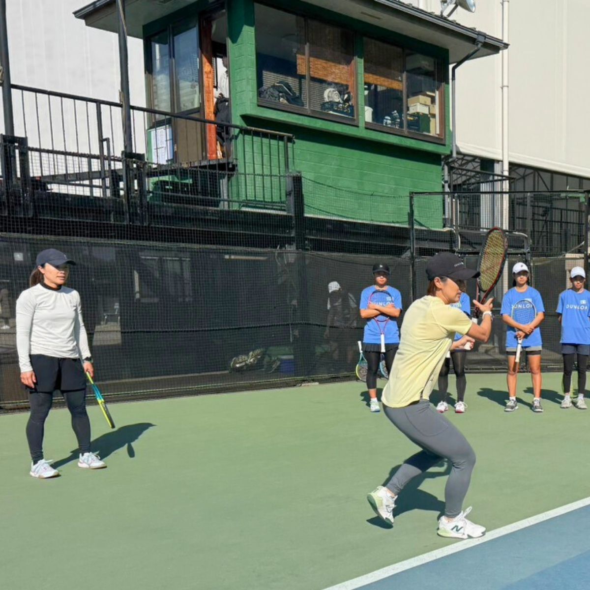dunloptennisjp's tweet photo. 11月15～16日の2日間、「ダンロップキャンプ」を開催しました！👏✨
全国大会で活躍するトップジュニア選手8名が参加。講師として、奈良くるみプロ、土居美咲プロ、そして両プロの元トレーナーでもある佐藤雅弘氏を迎え、非常に有意義なキャンプとなりました。
天候にも恵まれ、 参加した選手たちはレジェンドたちから新たな学びを得ようと全力でトレーニングに取り組んでいました！！
選手たちの今後のさらなる成長と活躍がますます楽しみです🎾✨