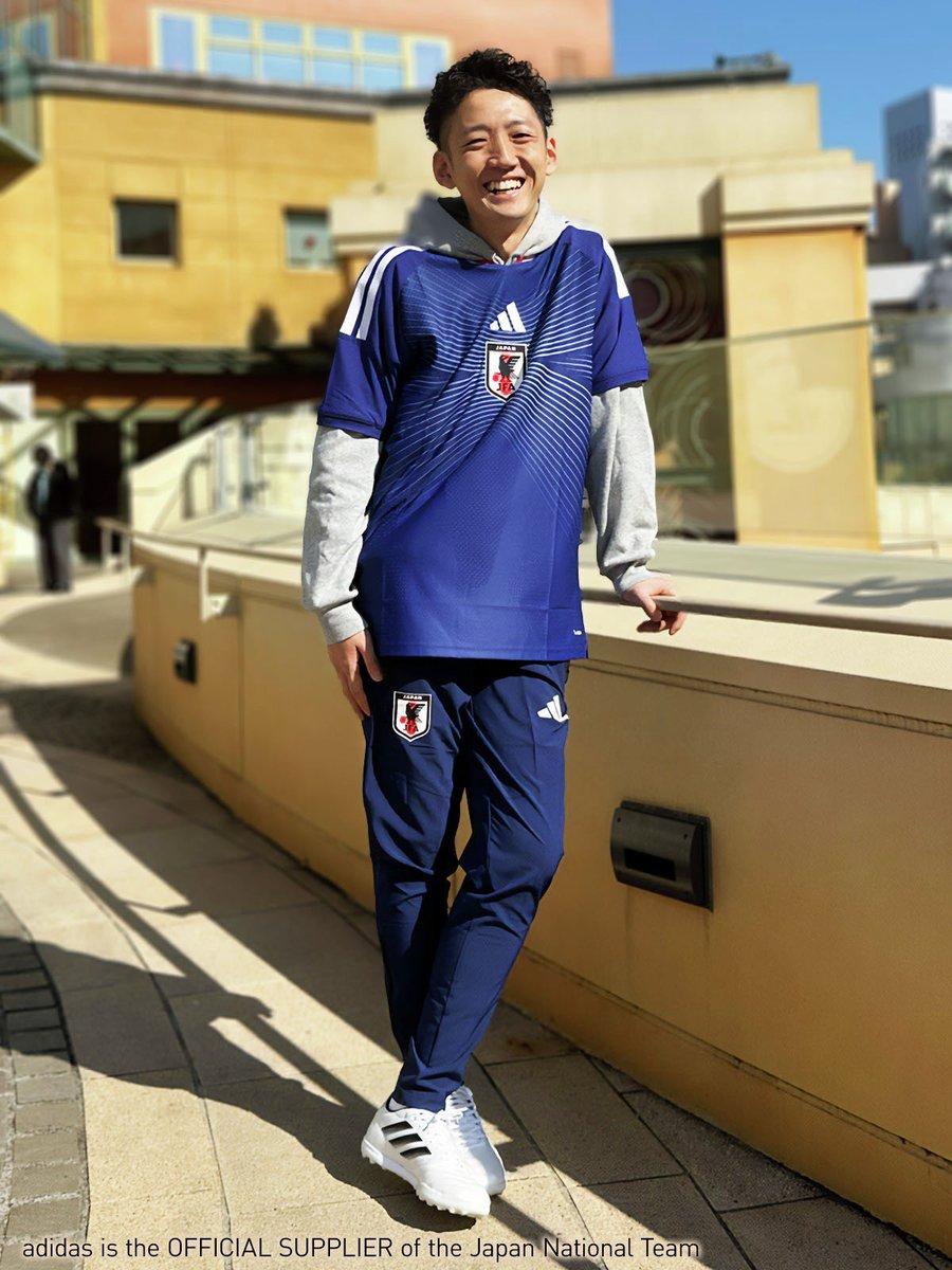日本代表 ジップアップフーディ ネイビー 本日はボリビア戦！ 「アディダス サッカー日本代表 2026 ユニフォーム