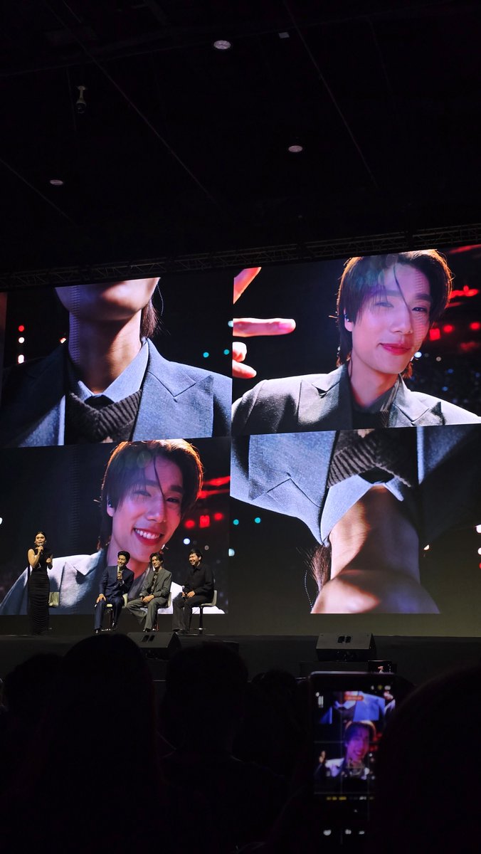 ggeithsy's tweet image. แต่พูดถึงซัมซุง ชั้นพยายามถ่ายจอตอนที่ทีมงานเอาภาพพุพุขึ้นจอในงานคุณธีร์ ไอโฟนไม่ไหวจนต้องเปลี่ยนอะ เข้าใจว่ารุ่นเก่า แต่มันทำไมแย่ขนาดนี้ แล้วดูซซโหมดปกติ 😂 55555555555555555 

i13pro                                                      s24 ultra