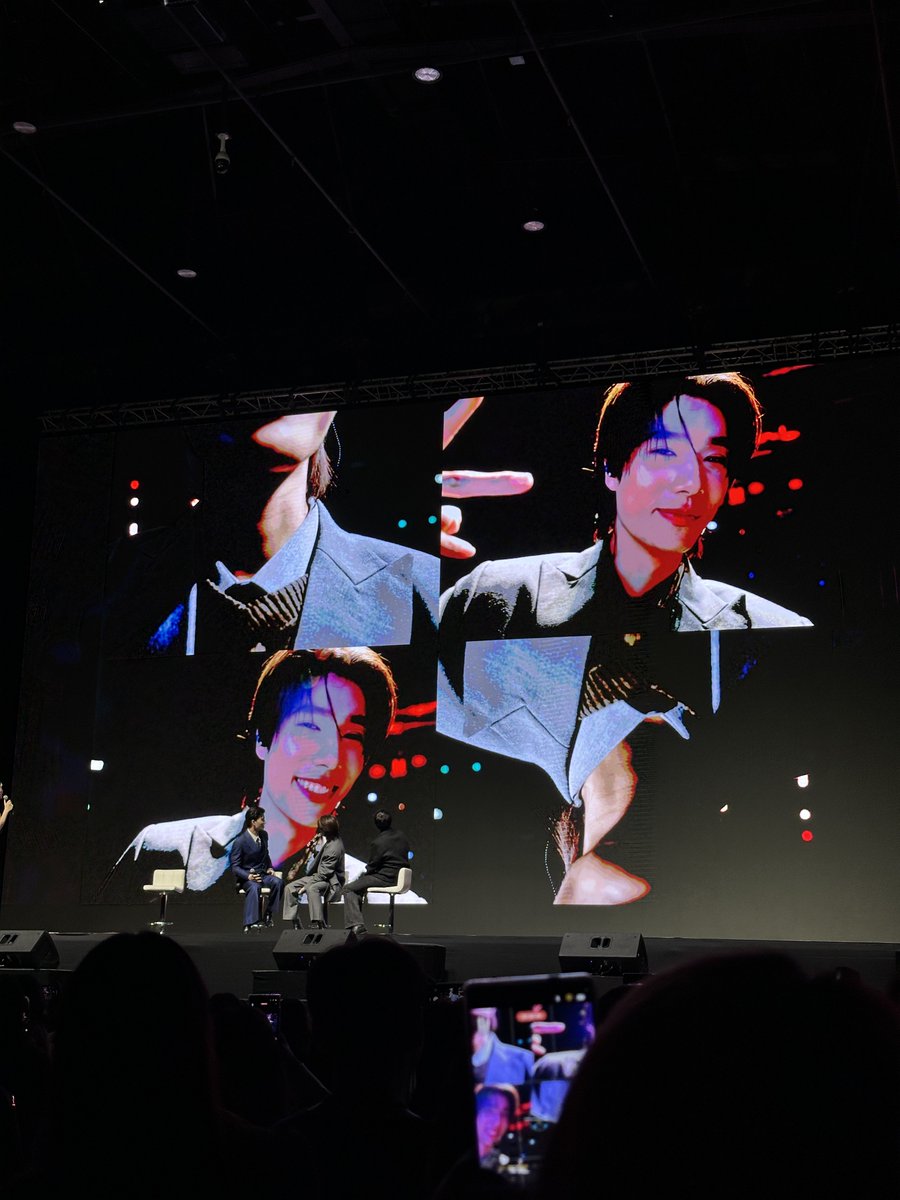 ggeithsy's tweet image. แต่พูดถึงซัมซุง ชั้นพยายามถ่ายจอตอนที่ทีมงานเอาภาพพุพุขึ้นจอในงานคุณธีร์ ไอโฟนไม่ไหวจนต้องเปลี่ยนอะ เข้าใจว่ารุ่นเก่า แต่มันทำไมแย่ขนาดนี้ แล้วดูซซโหมดปกติ 😂 55555555555555555 

i13pro                                                      s24 ultra