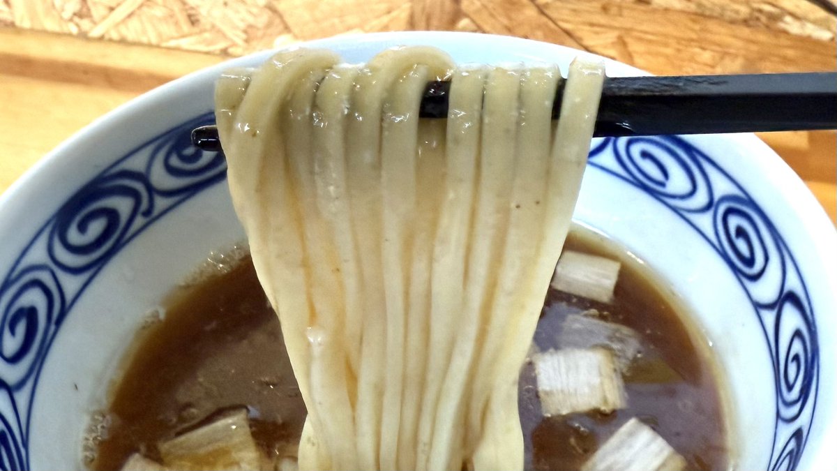 kanda_unabara's tweet image. 有給なのでランチは車を走らせて【Japanese Ramen マンちゃん@住吉】相変わらずこのクオリティでこの空き具合は信じられんくらい快適。都心にあれば大行列確定なんだが、なんやろ、この独特な店構えかな(最近愛着湧いてきた