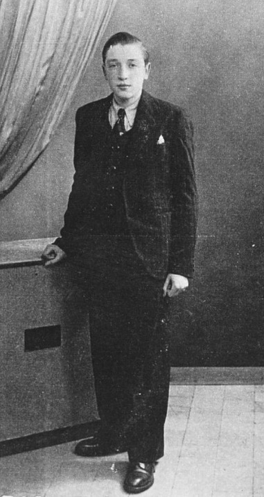 AuschwitzMuseum's tweet image. 18 November 1928 | A French Jewish boy, Marcel Knop, was born in Paris.

In August 1942 he was deported to #Auschwitz and murdered in a gas chamber after the selection.
---

Children at Auschwitz

Lesson: lekcja.auschwitz.org/dzieci_EN/
Podcast: youtu.be/aYKx_zpLSqA