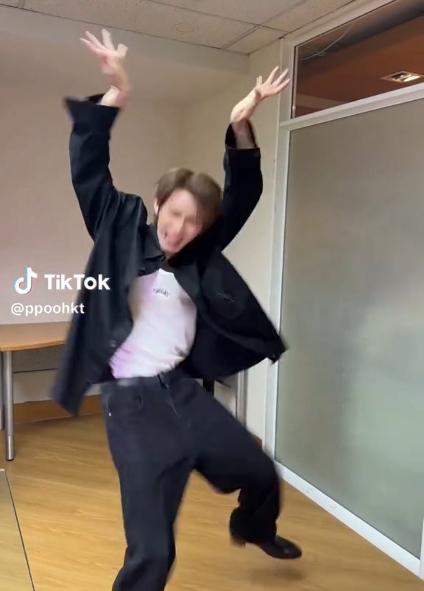 opor_suwich's tweet image. ตั๊กแตนยงโย่ผูกโบว์ทัดดอกจำปา555555555555555555555

#ppoohkt