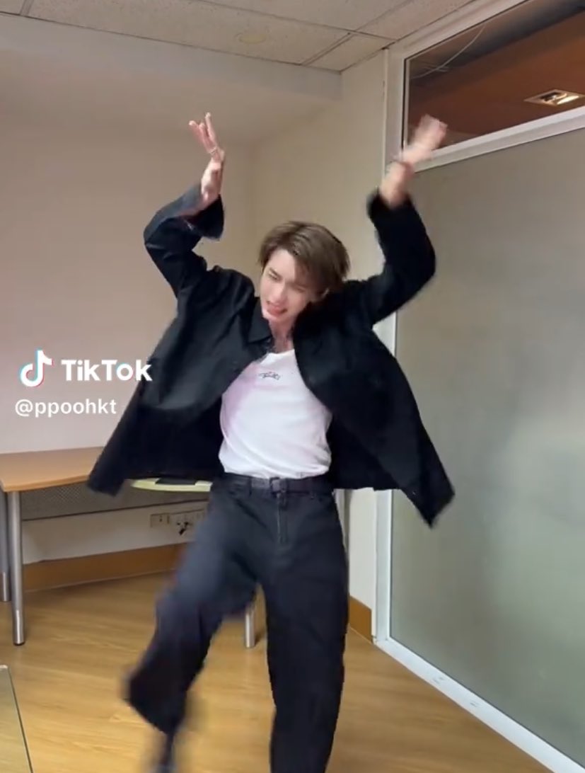 opor_suwich's tweet image. ตั๊กแตนยงโย่ผูกโบว์ทัดดอกจำปา555555555555555555555

#ppoohkt