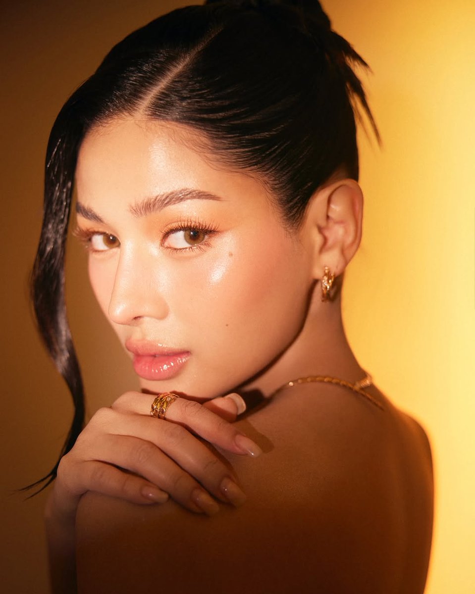 gmanetwork's tweet photo. STRAIGHT OUT OF A PAINTING! ❤️‍🔥

Araw-araw #PrincessDay ang atake ng Sparkle star na si #AZMartinez! 😍

📸: AZ Martinez / Instagram https://t.co/Hi6l2dPWfK