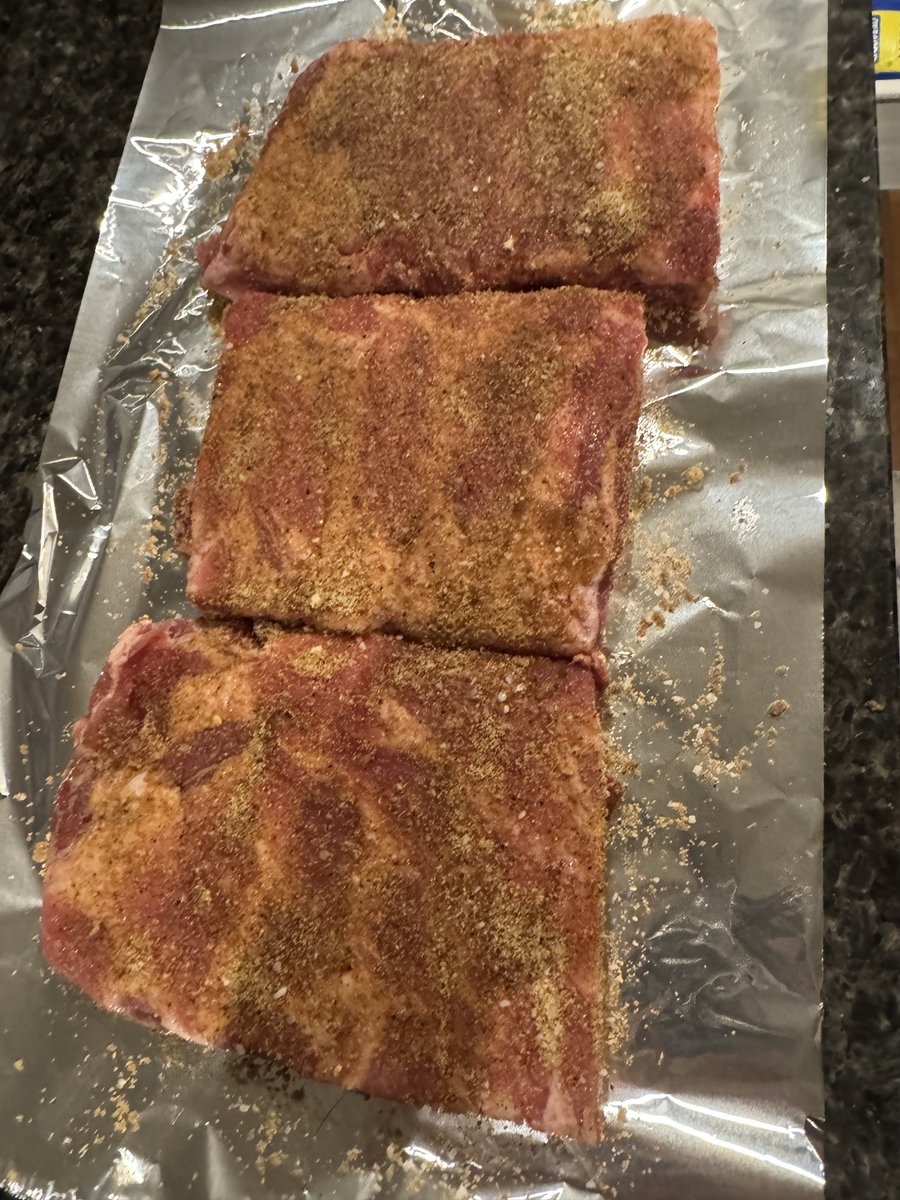 acemacg's tweet image. A little meal prep tonight because I defrosted ribs and beef on the weekend. So some 3 hour dry rub ribs and breakfast burritos. #KitsWhoCook