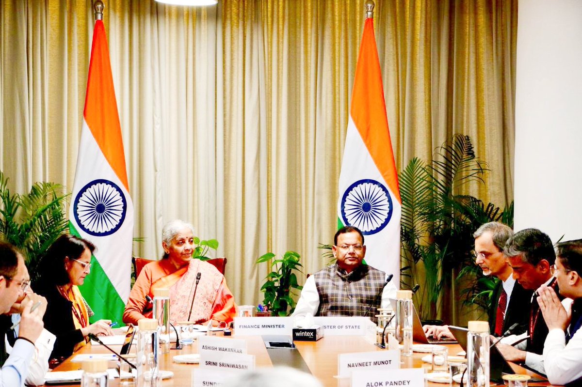 mppchaudhary's tweet image. आज #नई_दिल्ली में माननीय केंद्रीय वित्त एवं कॉर्पोरेट कार्य मंत्री श्रीमती निर्मला सीतारमण जी की अध्यक्षता में पूंजी बाजार के प्रतिनिधि मंडल के साथ बजट पूर्व बैठक में सहभागिता की।

इस दौरान पूंजी बाजार से संबंधित नीतिगत सुधारों पर सार्थक चर्चा हुई, जिसका प्रभाव आगामी बजट में…